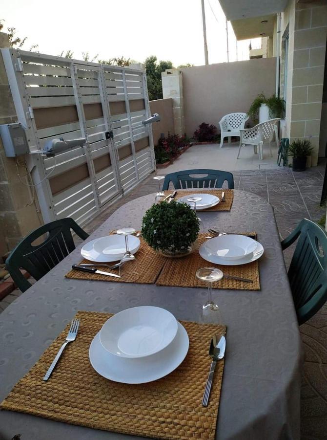 Bayview Apartment Pembroke Luaran gambar